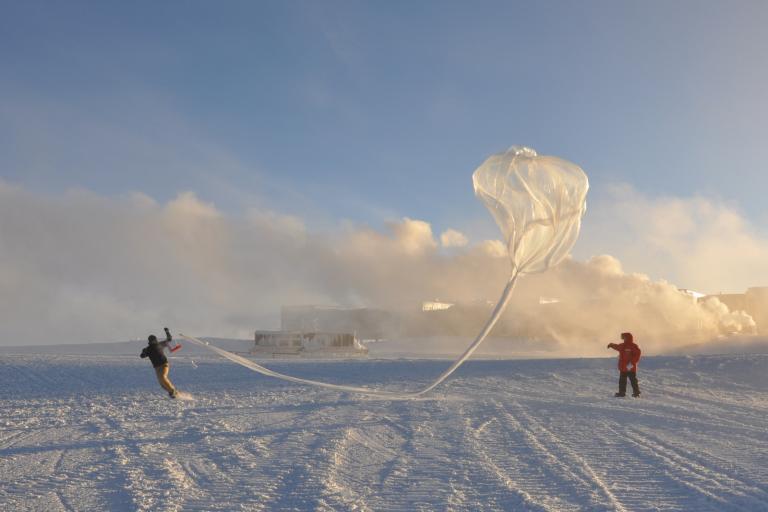 Launching an ozonesonde at the Amundsen Scott station at the South Pole